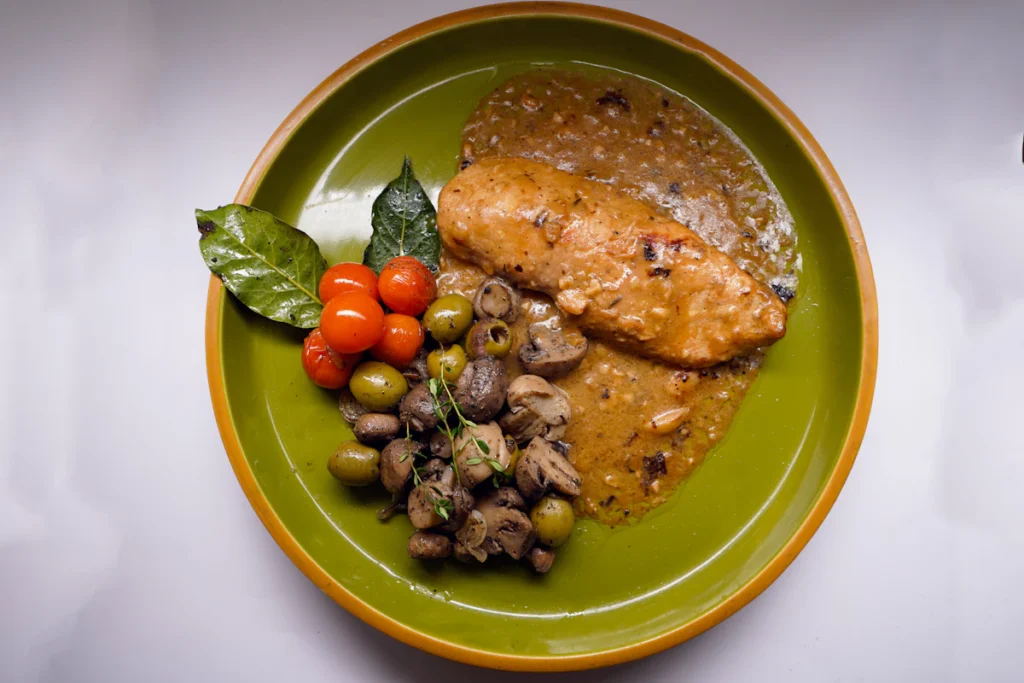 Braised chicken with olives and sauce