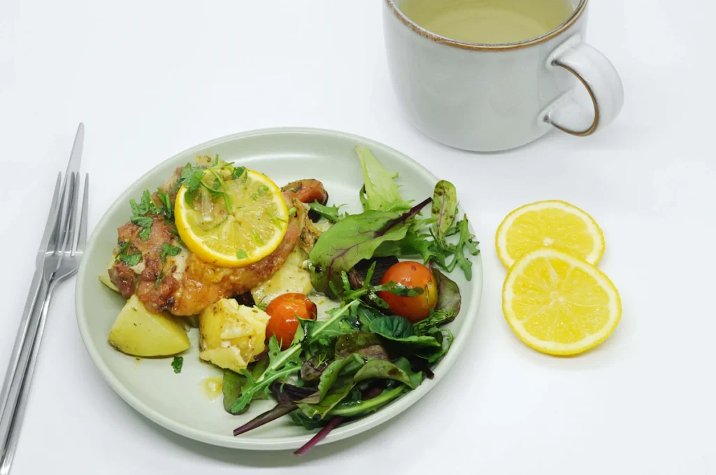 Chicken with green beans and lemon side dish