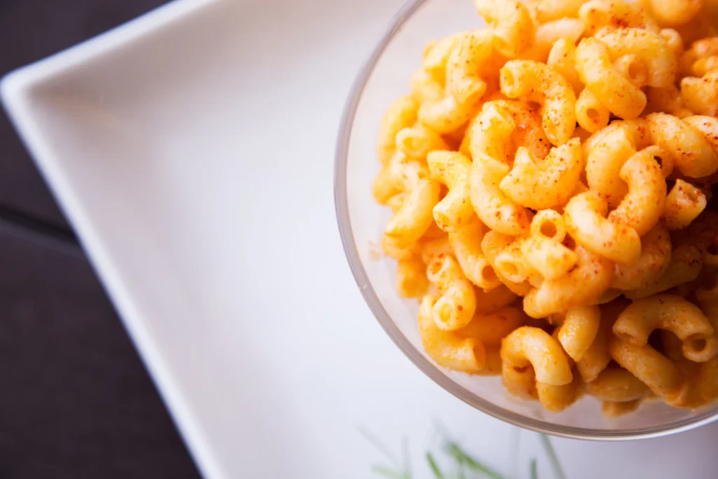Creamy macaroni and cheese close up