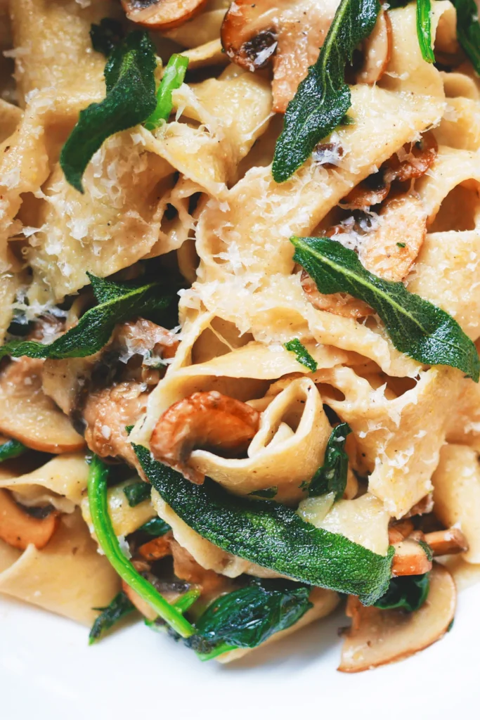 Creamy mushroom spinach pasta