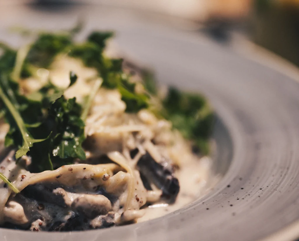 Tortellini with mushrooms and spinach