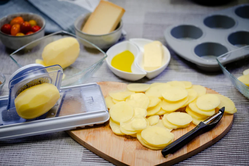 Thinly sliced potatoes for au gratin