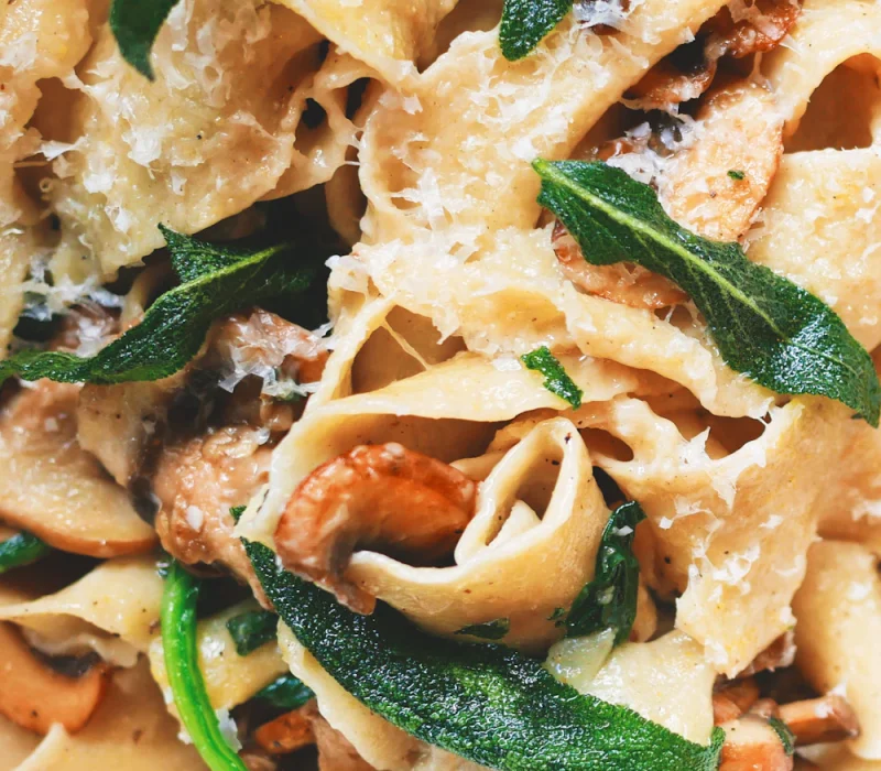 Creamy mushroom spinach pasta